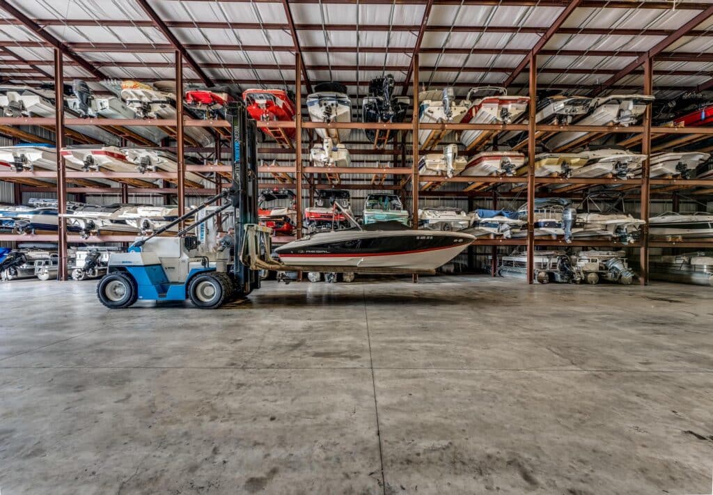 Indoor dry stack boat storage facility